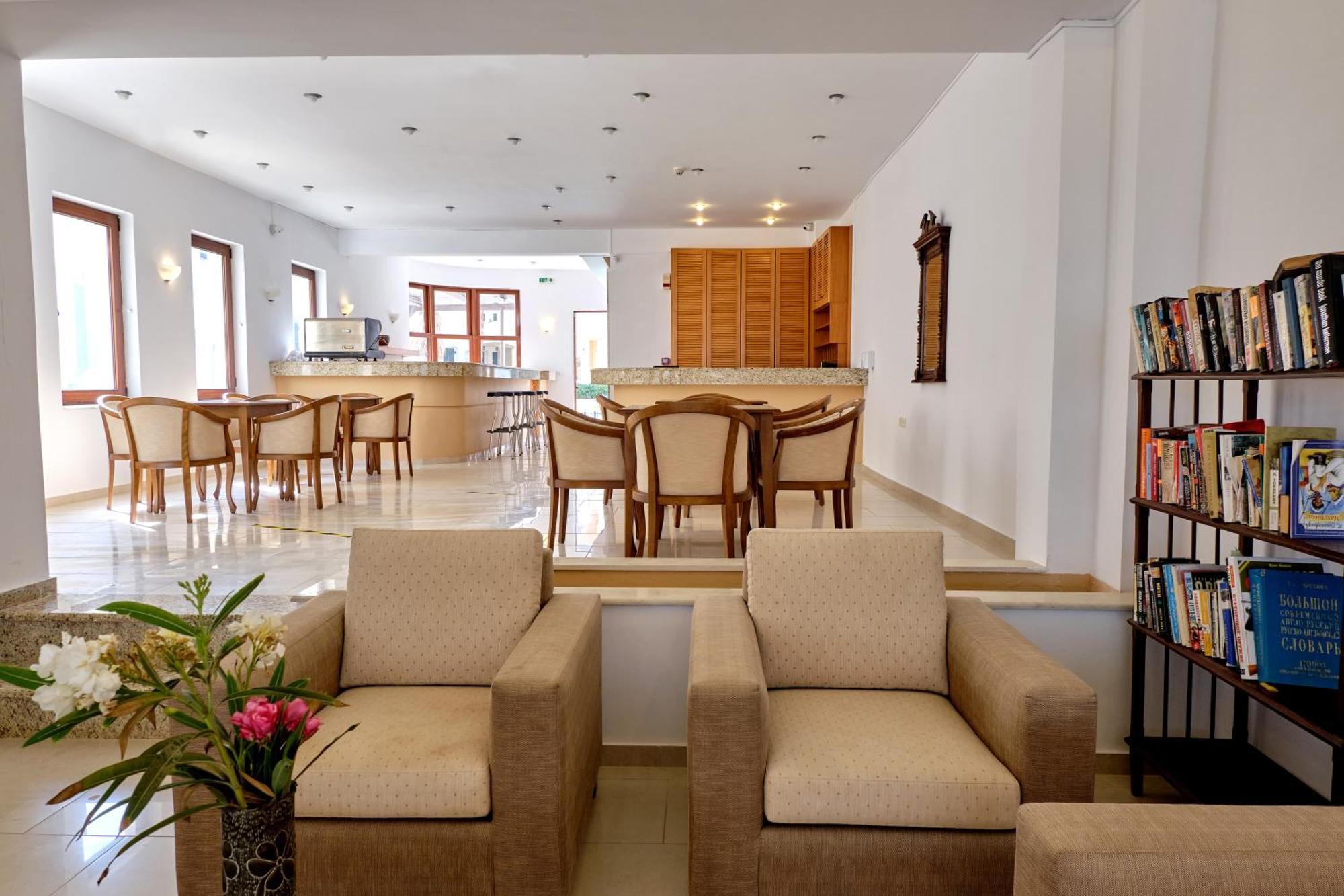Niros Beachfront Aparthotel Kokkini Hani Exterior foto