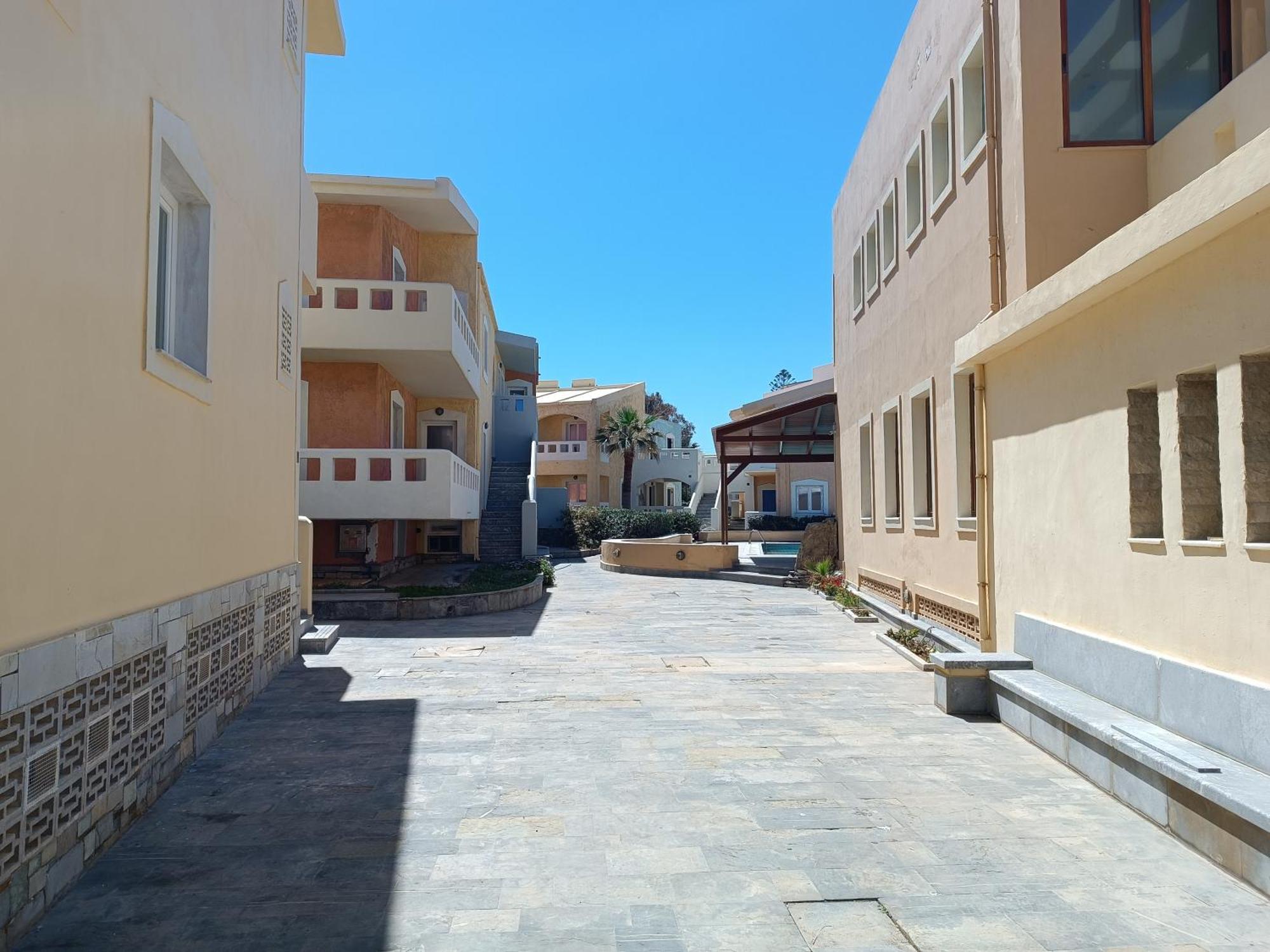 Niros Beachfront Aparthotel Kokkini Hani Exterior foto