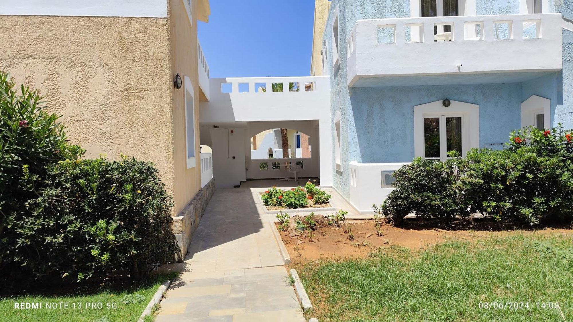 Niros Beachfront Aparthotel Kokkini Hani Exterior foto