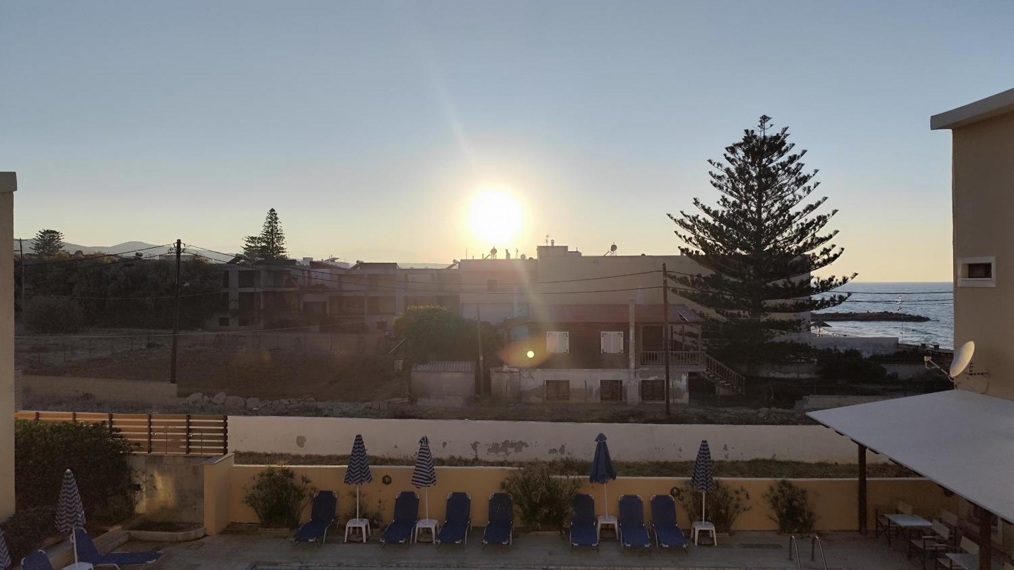 Niros Beachfront Aparthotel Kokkini Hani Exterior foto
